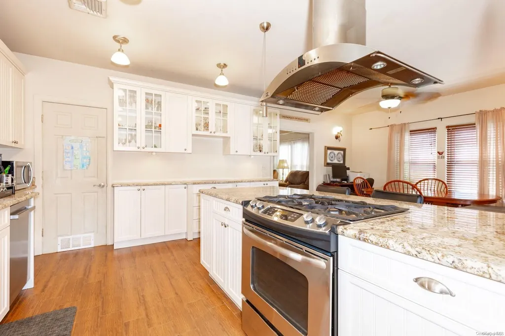 19 Evergreen Drive Lindenhurst NY 11757