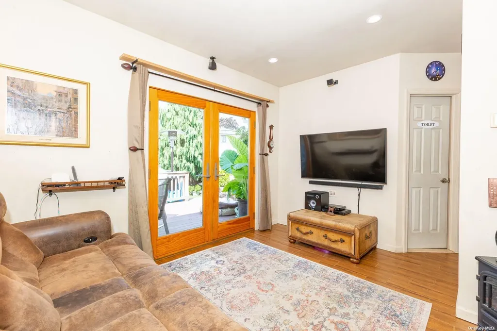 19 Evergreen Drive Lindenhurst NY 11757