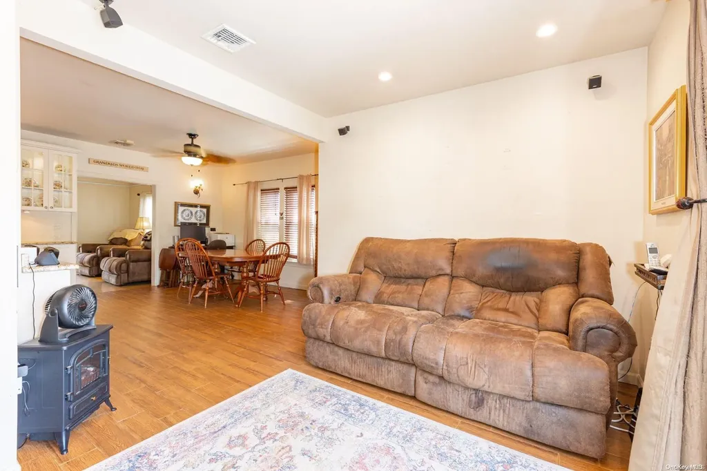 19 Evergreen Drive Lindenhurst NY 11757