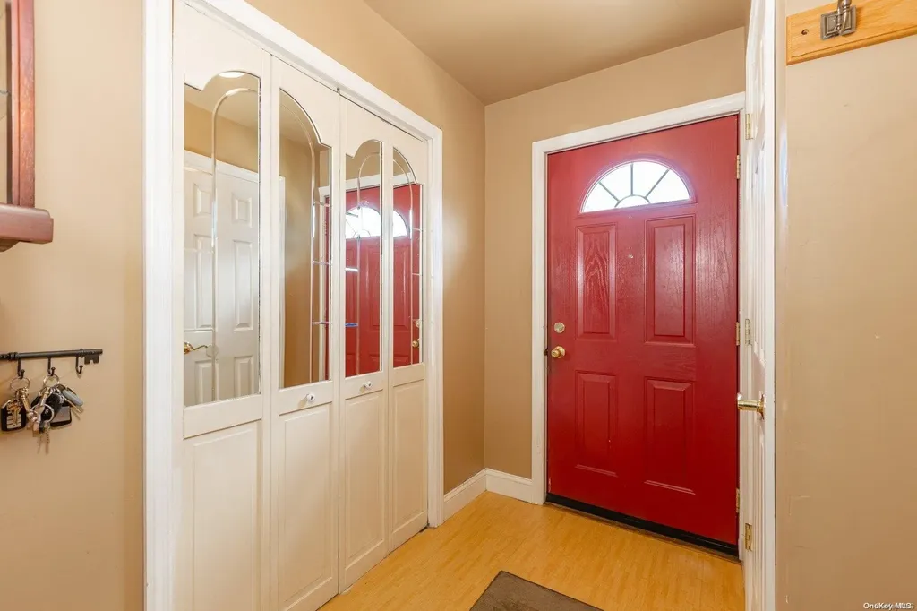 19 Evergreen Drive Lindenhurst NY 11757