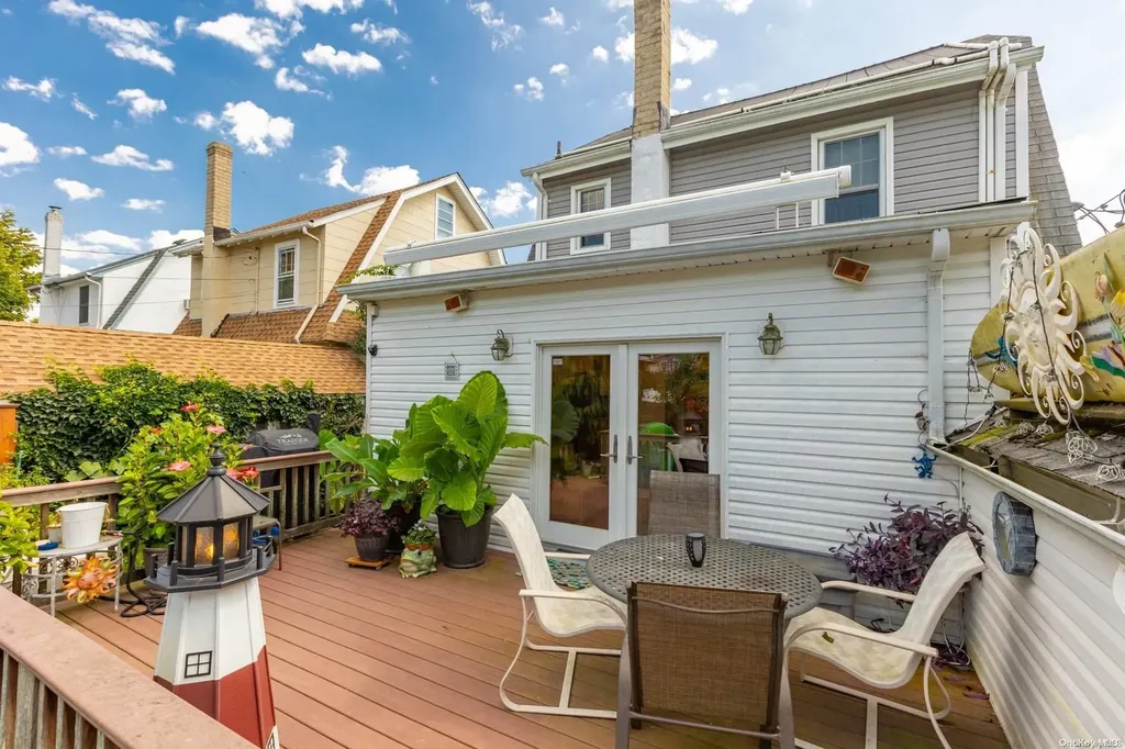 19 Evergreen Drive Lindenhurst NY 11757