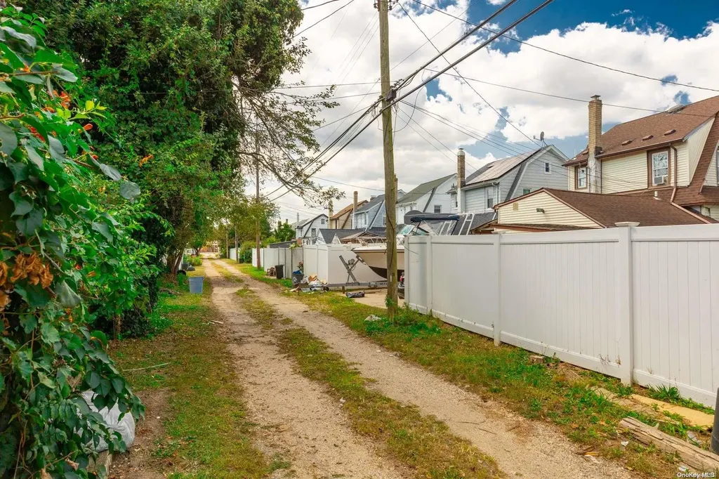 19 Evergreen Drive Lindenhurst NY 11757
