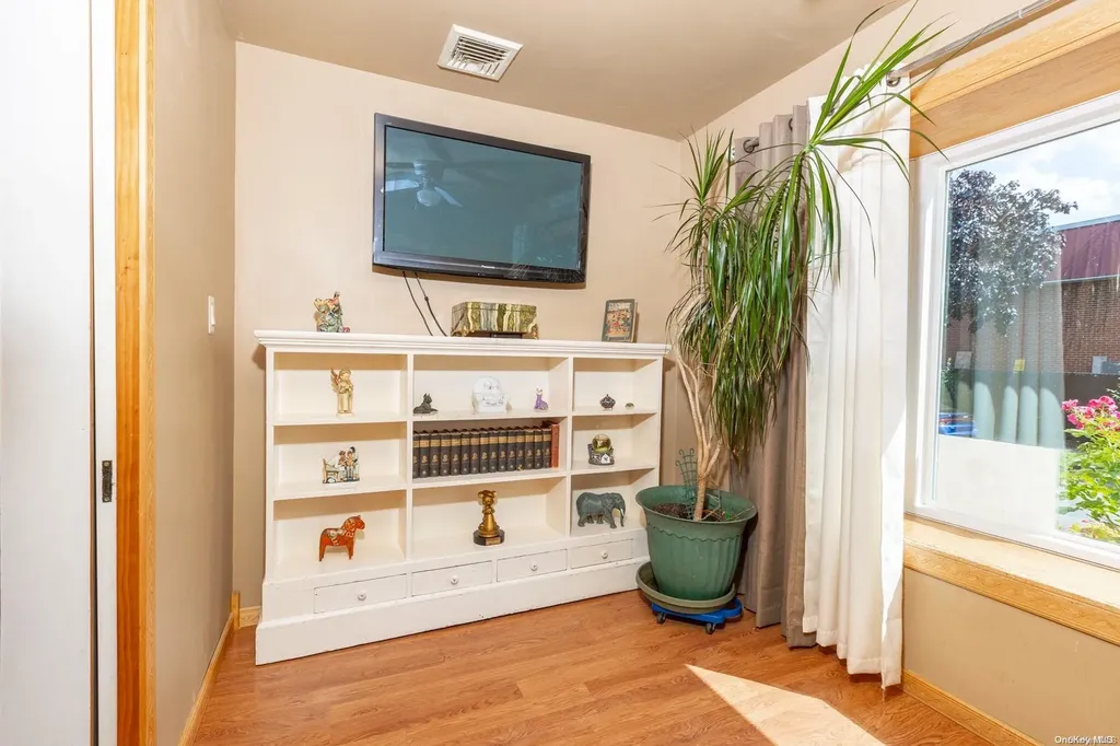 19 Evergreen Drive Lindenhurst NY 11757