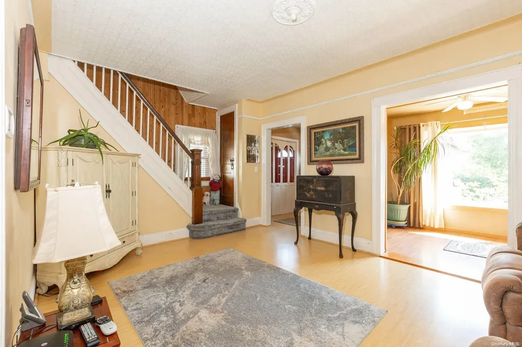 19 Evergreen Drive Lindenhurst NY 11757