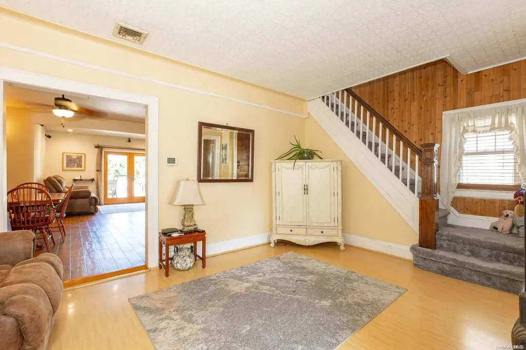 19 Evergreen Drive Lindenhurst NY 11757