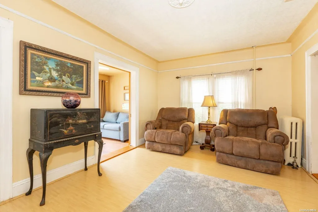 19 Evergreen Drive Lindenhurst NY 11757