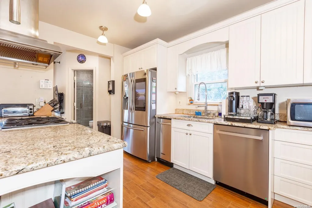 19 Evergreen Drive Lindenhurst NY 11757