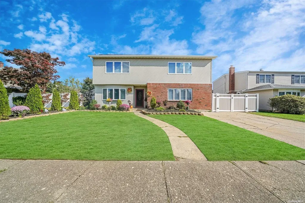 19 Ring Lane Levittown NY 11756