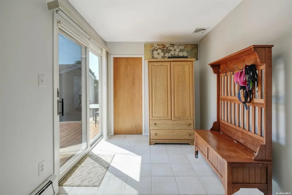 19 Ring Lane Levittown NY 11756