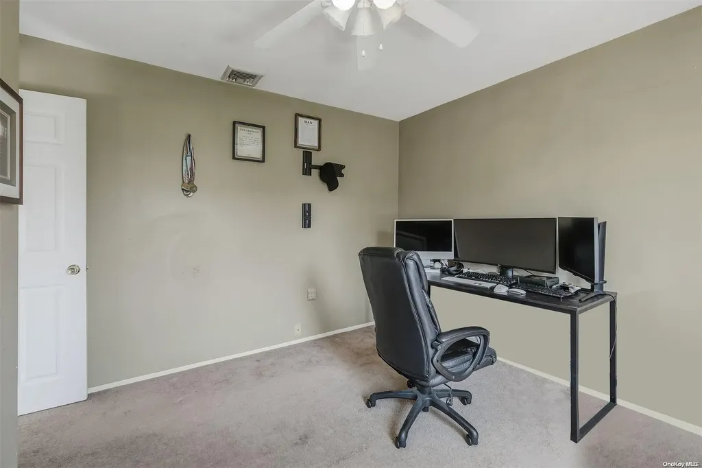 19 Ring Lane Levittown NY 11756