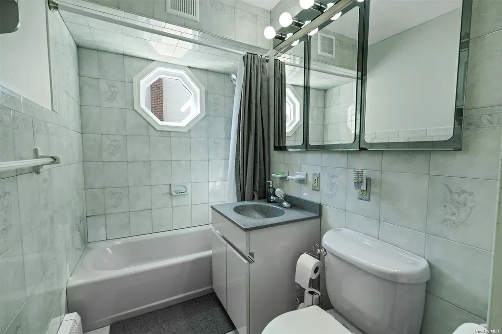 19 Ring Lane Levittown NY 11756