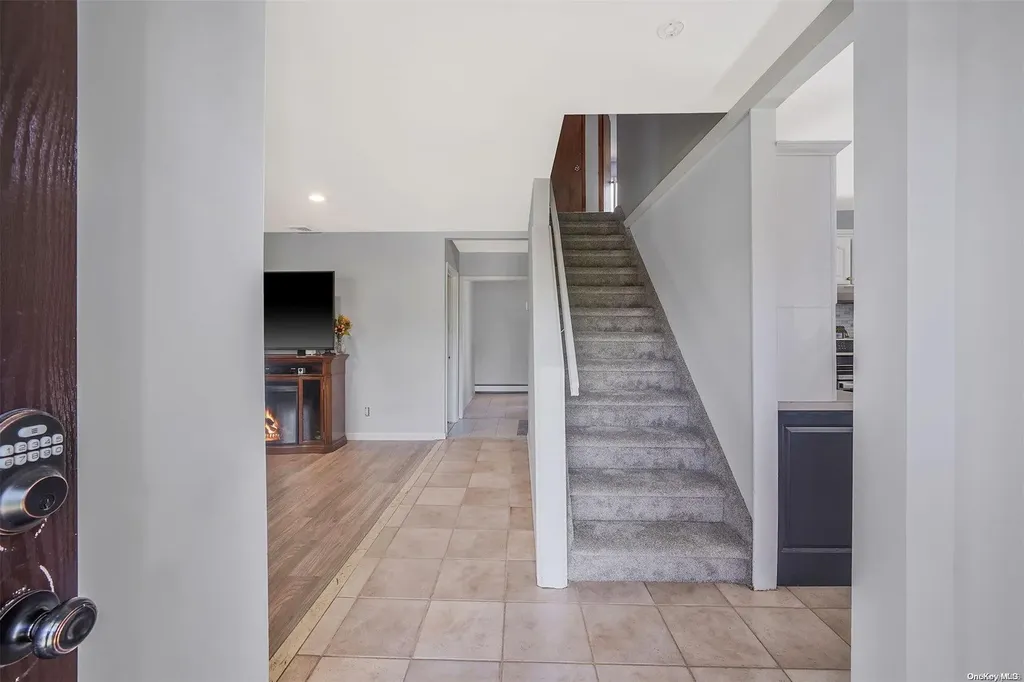 19 Ring Lane Levittown NY 11756