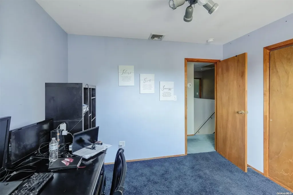 19 Ring Lane Levittown NY 11756