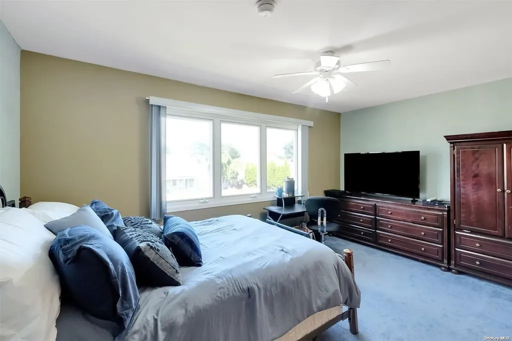 19 Ring Lane Levittown NY 11756