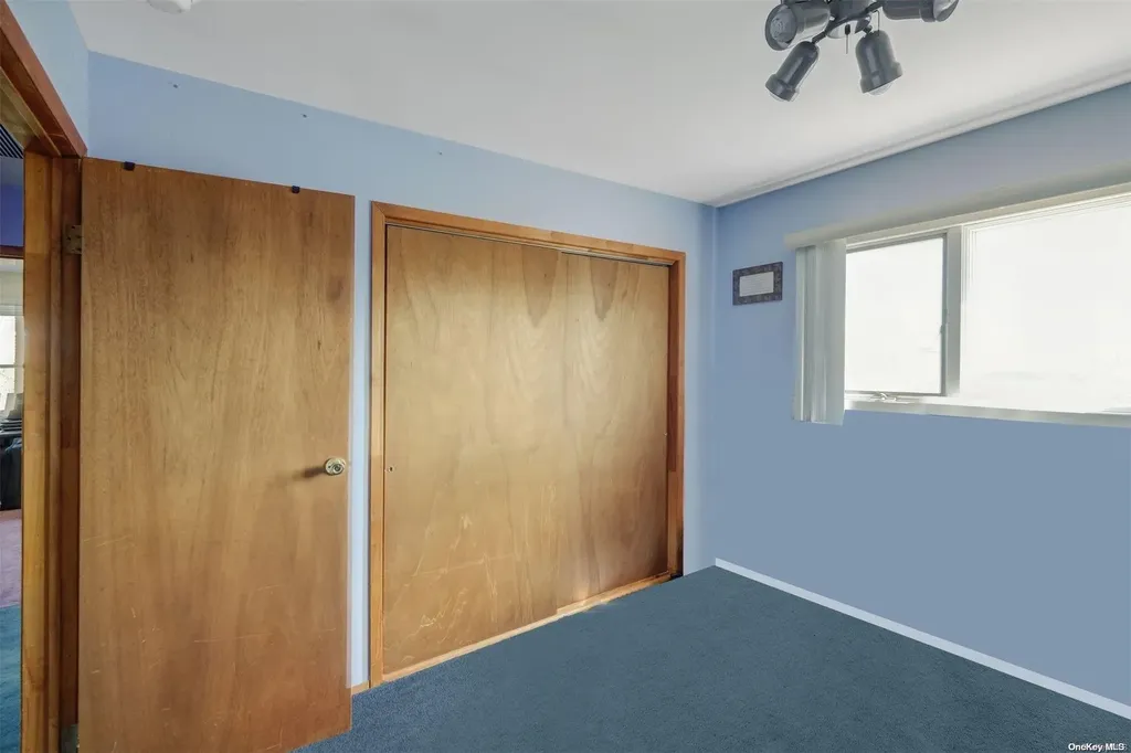 19 Ring Lane Levittown NY 11756