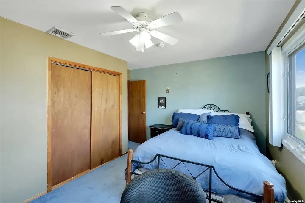 19 Ring Lane Levittown NY 11756