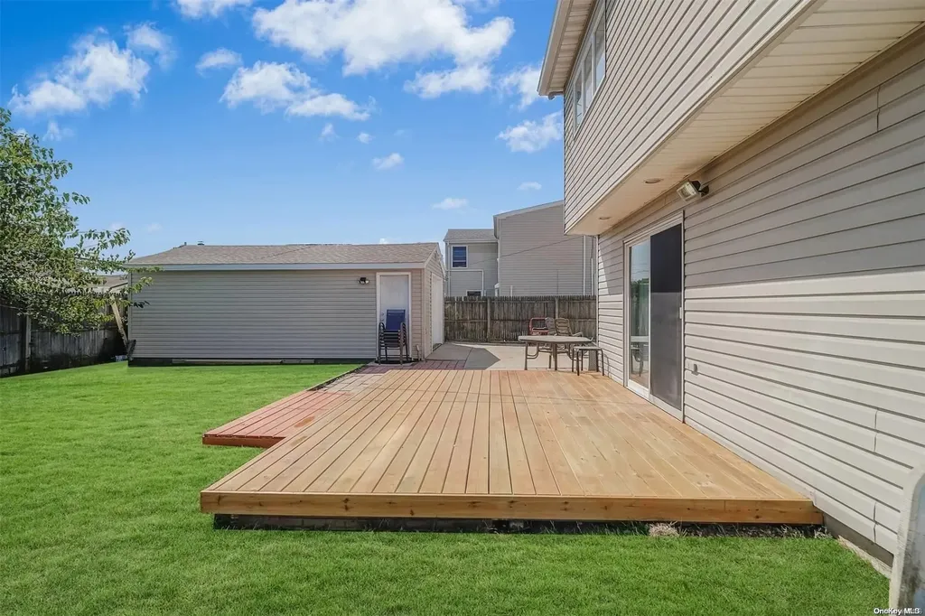 19 Ring Lane Levittown NY 11756