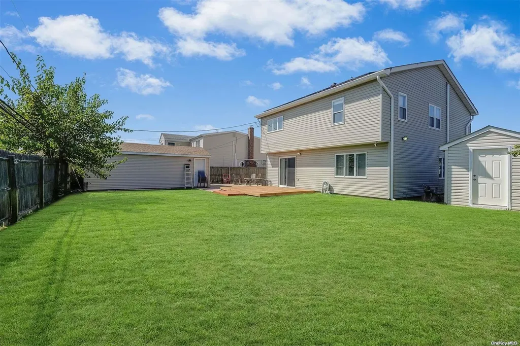 19 Ring Lane Levittown NY 11756