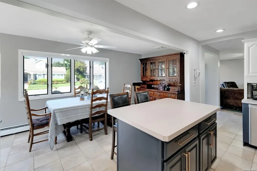 19 Ring Lane Levittown NY 11756