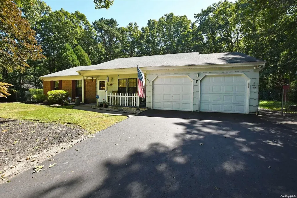 7 Cobblestone Drive Ridge NY 11961