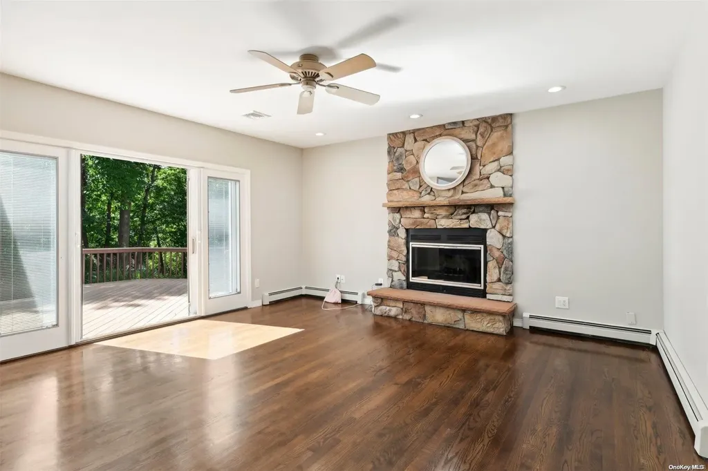 18 Cliff Drive Kings Park NY 11754