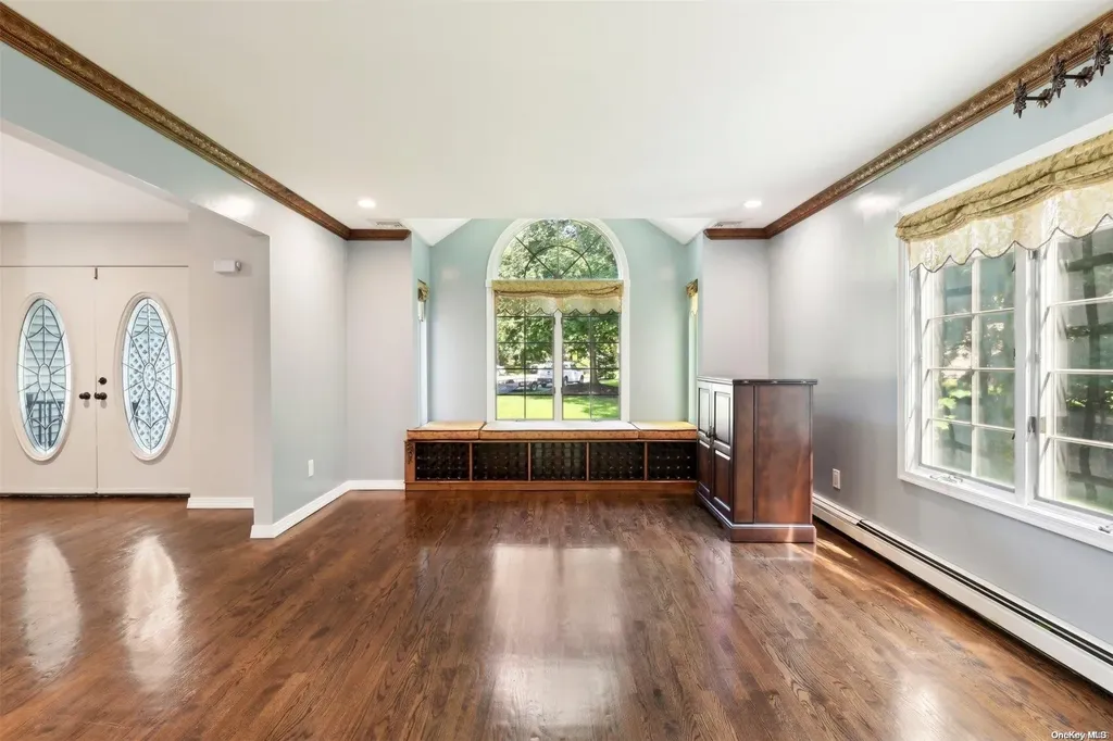 18 Cliff Drive Kings Park NY 11754