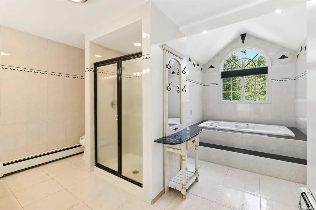 18 Cliff Drive Kings Park NY 11754
