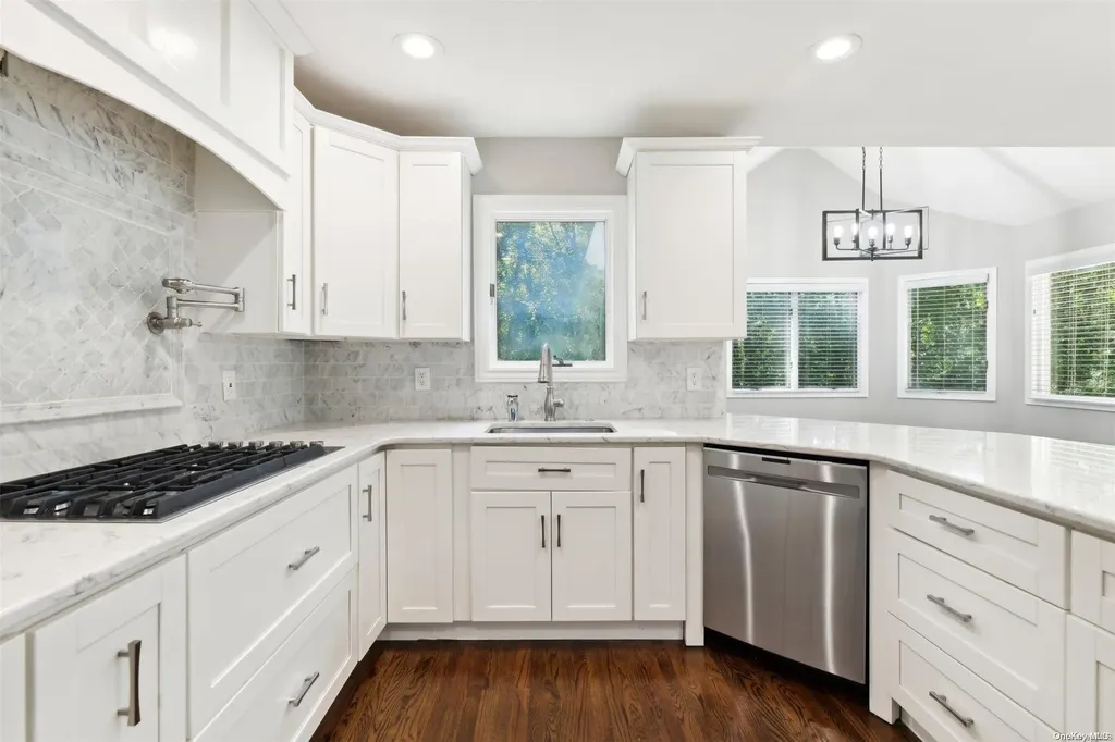 18 Cliff Drive Kings Park NY 11754