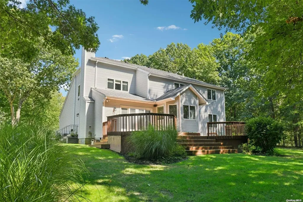 18 Cliff Drive Kings Park NY 11754