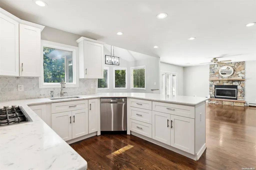 18 Cliff Drive Kings Park NY 11754