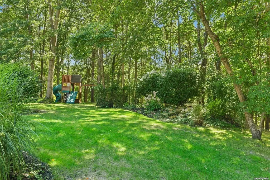 18 Cliff Drive Kings Park NY 11754