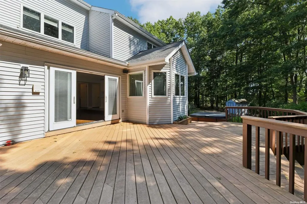 18 Cliff Drive Kings Park NY 11754