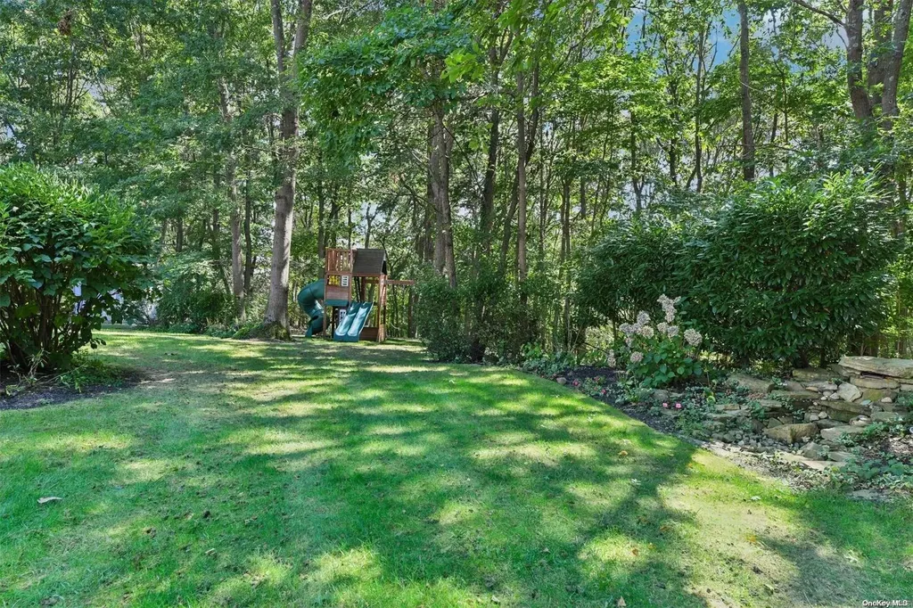 18 Cliff Drive Kings Park NY 11754