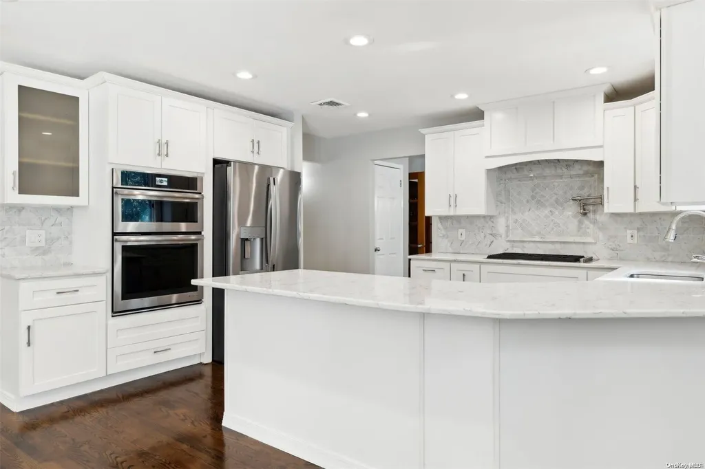 18 Cliff Drive Kings Park NY 11754