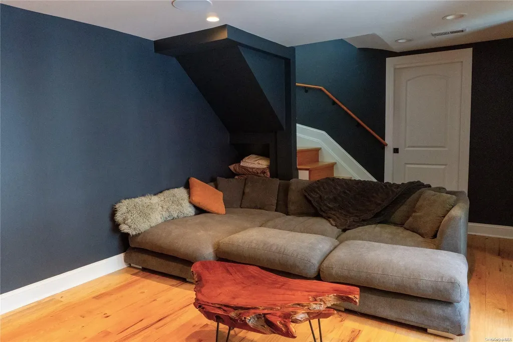 83 Harbour Lane Bay Shore NY 11706