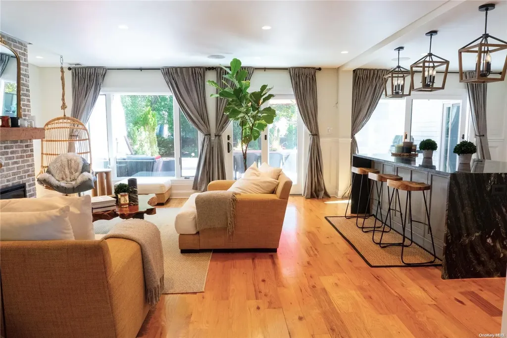 83 Harbour Lane Bay Shore NY 11706
