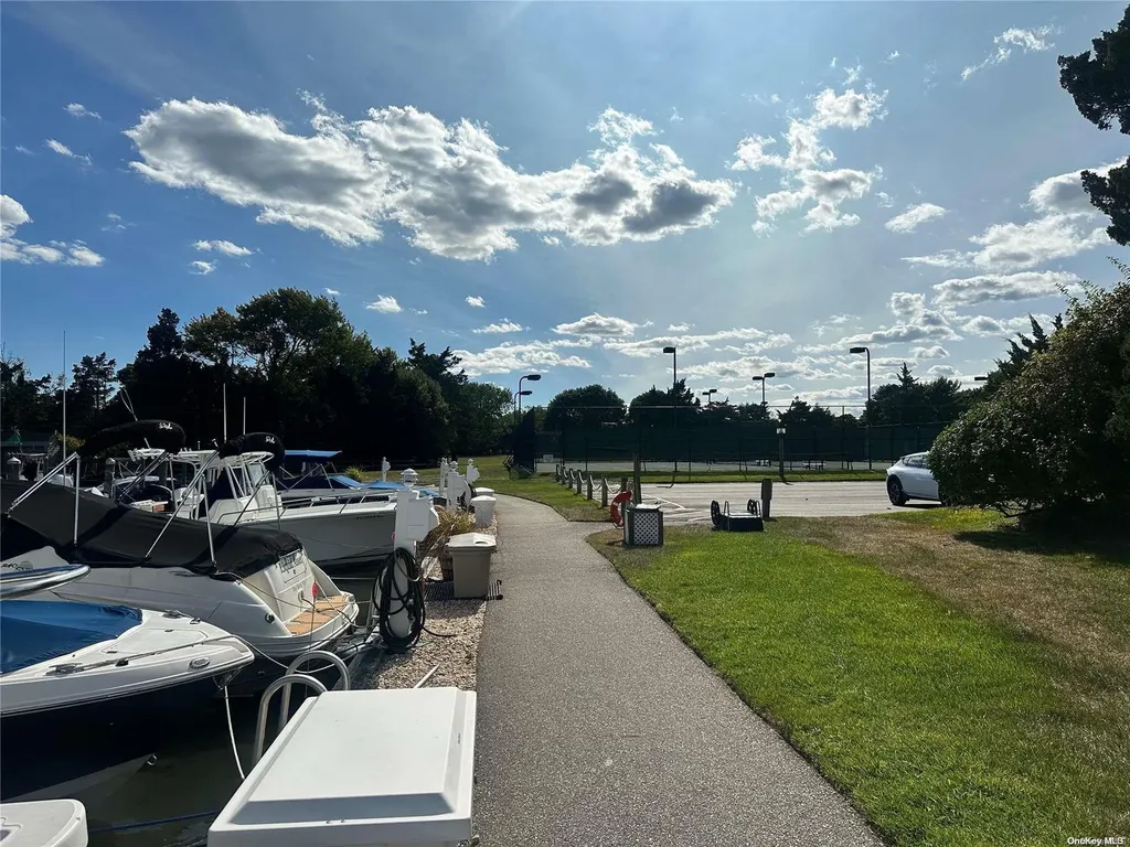 83 Harbour Lane Bay Shore NY 11706