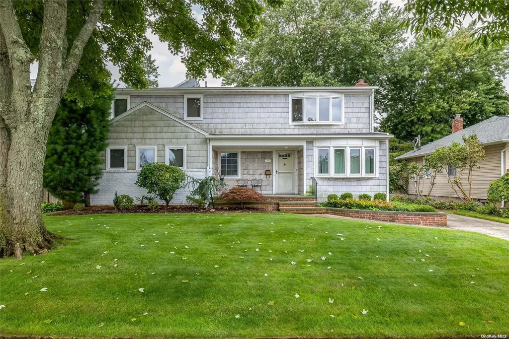 1054 Mcdonald Avenue Wantagh NY 11793