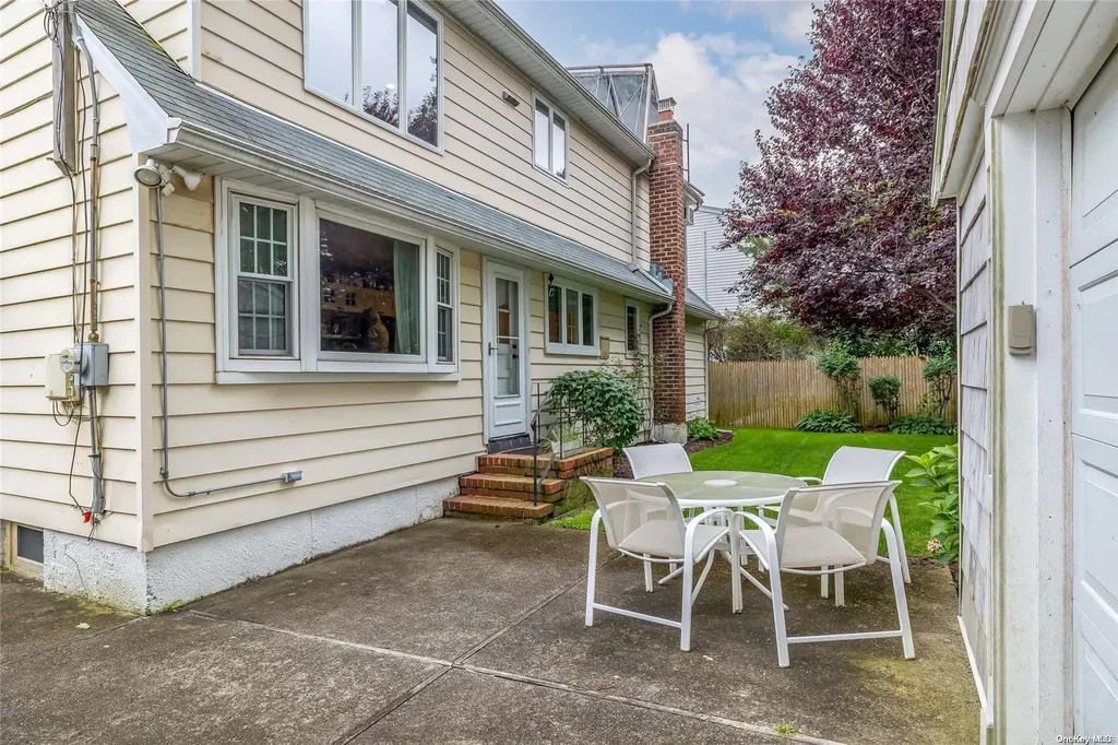 1054 Mcdonald Avenue Wantagh NY 11793