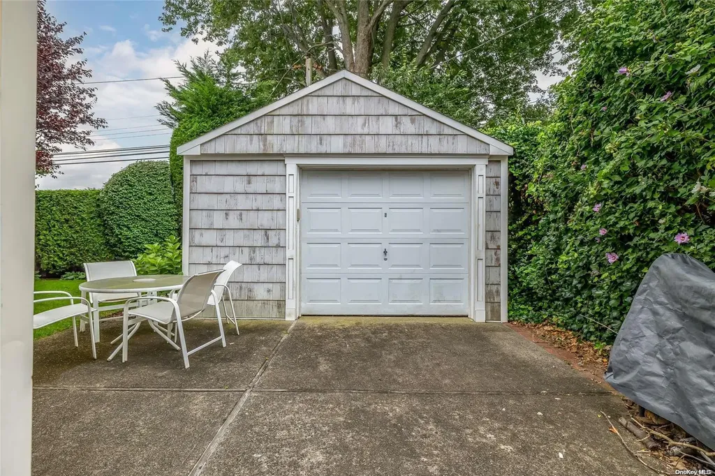 1054 Mcdonald Avenue Wantagh NY 11793
