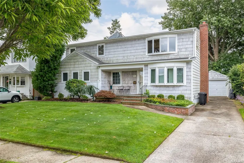 1054 Mcdonald Avenue Wantagh NY 11793