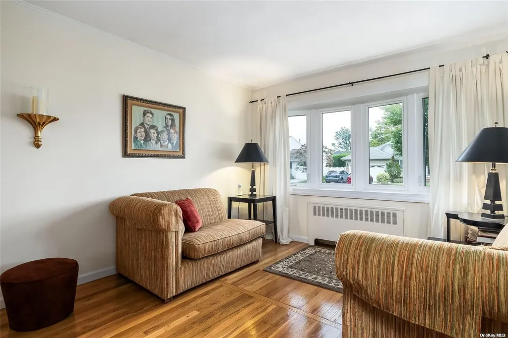 1054 Mcdonald Avenue Wantagh NY 11793