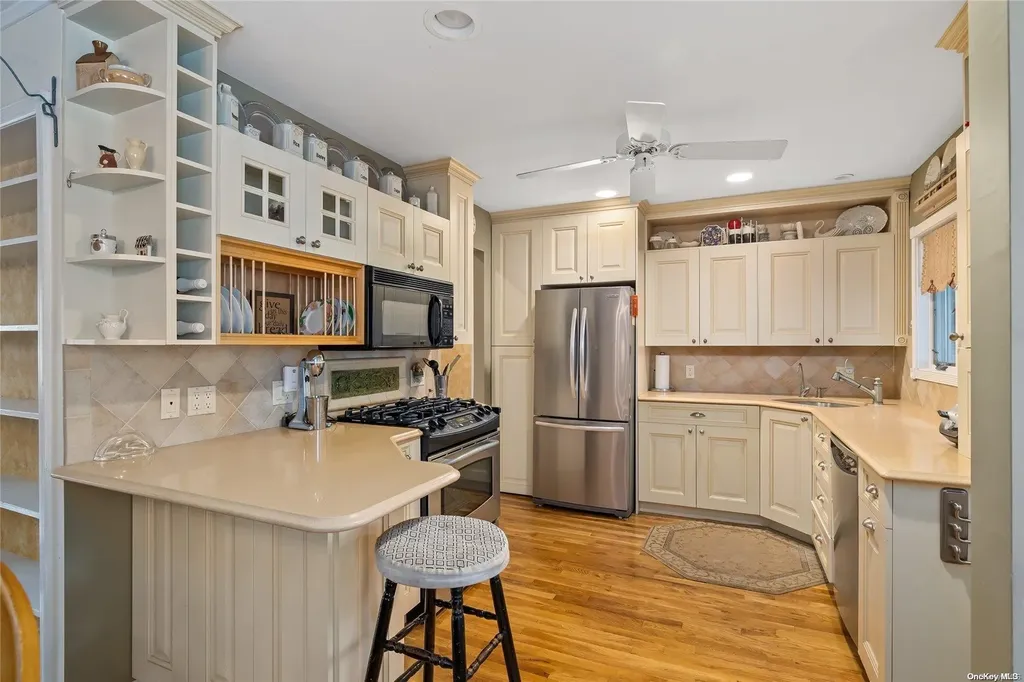 1054 Mcdonald Avenue Wantagh NY 11793