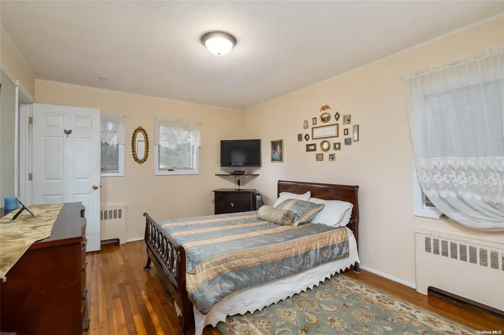 1054 Mcdonald Avenue Wantagh NY 11793