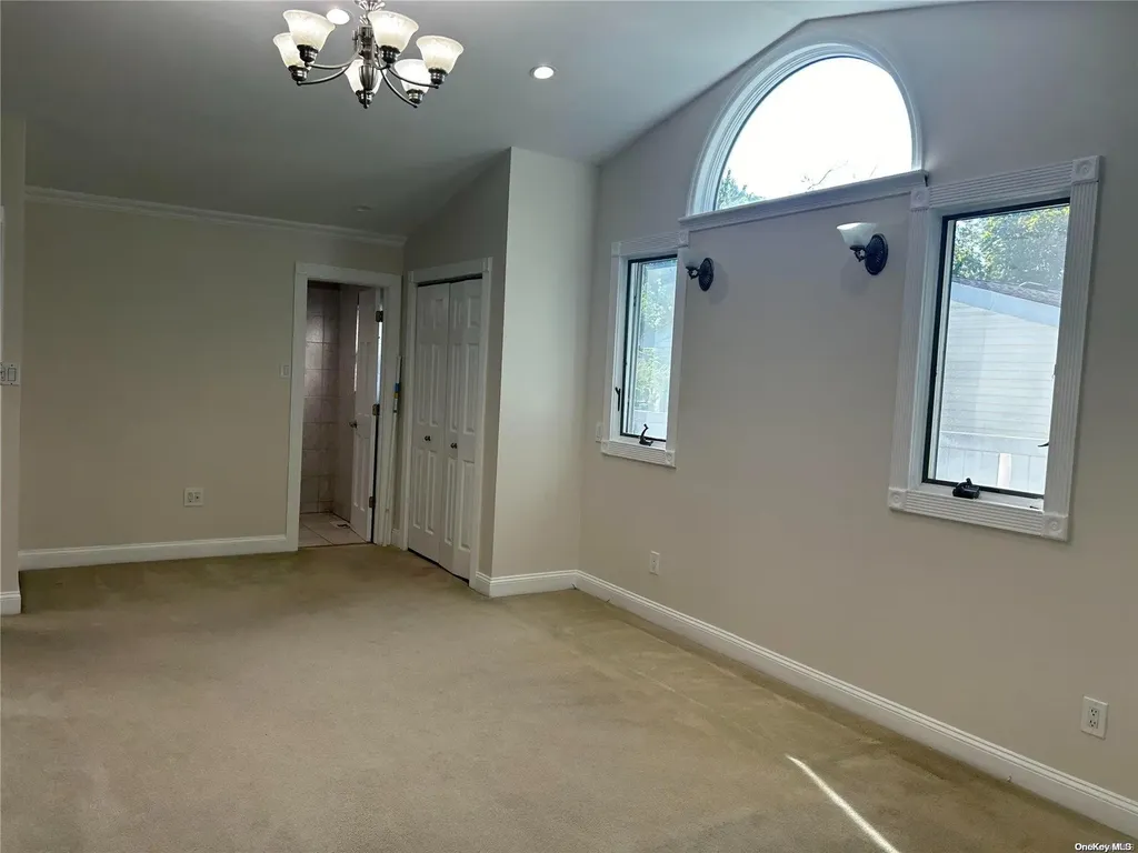 33 Hayrick Lane Commack NY 11725