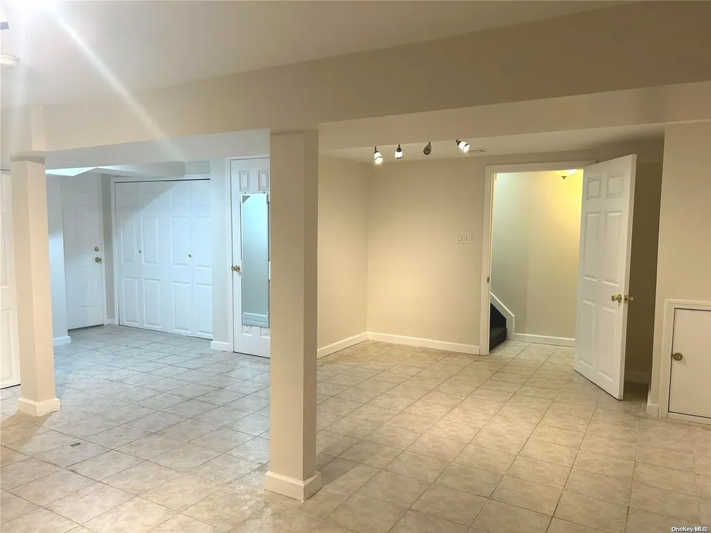 33 Hayrick Lane Commack NY 11725