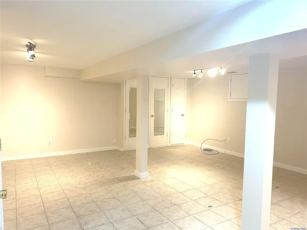 33 Hayrick Lane Commack NY 11725