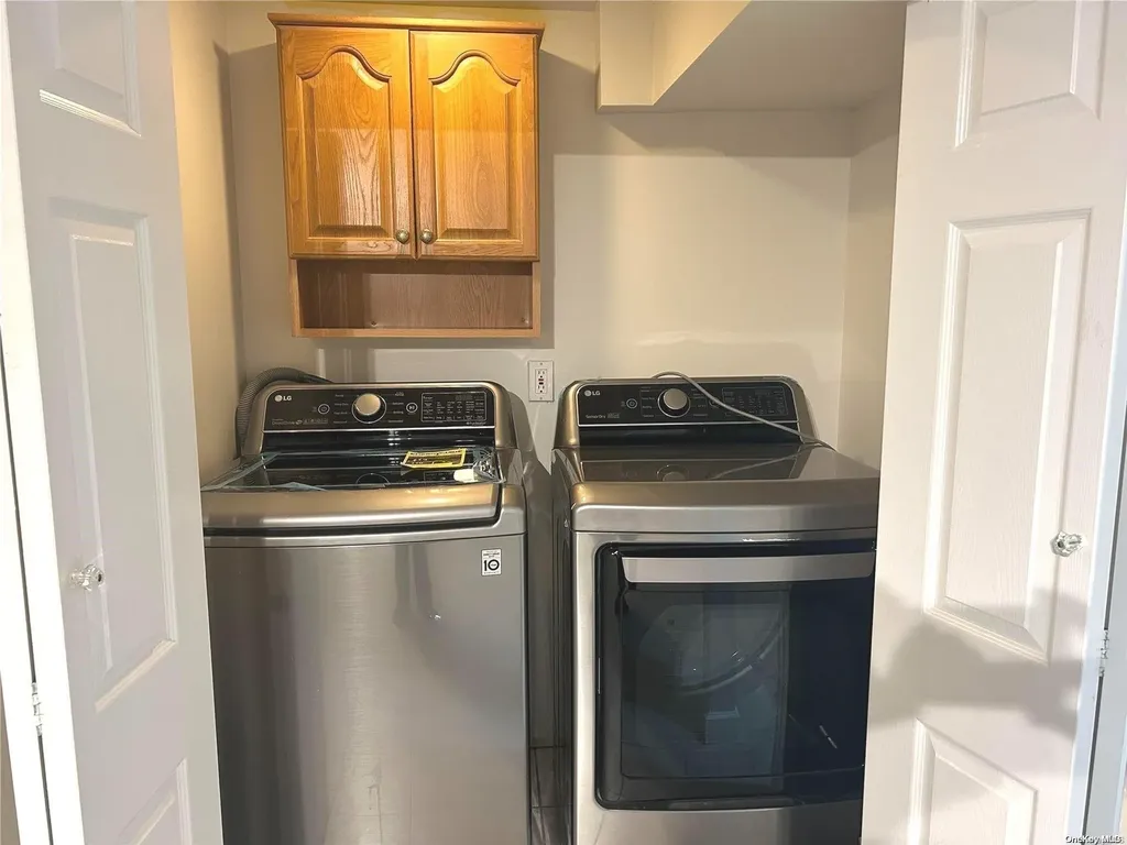 33 Hayrick Lane Commack NY 11725