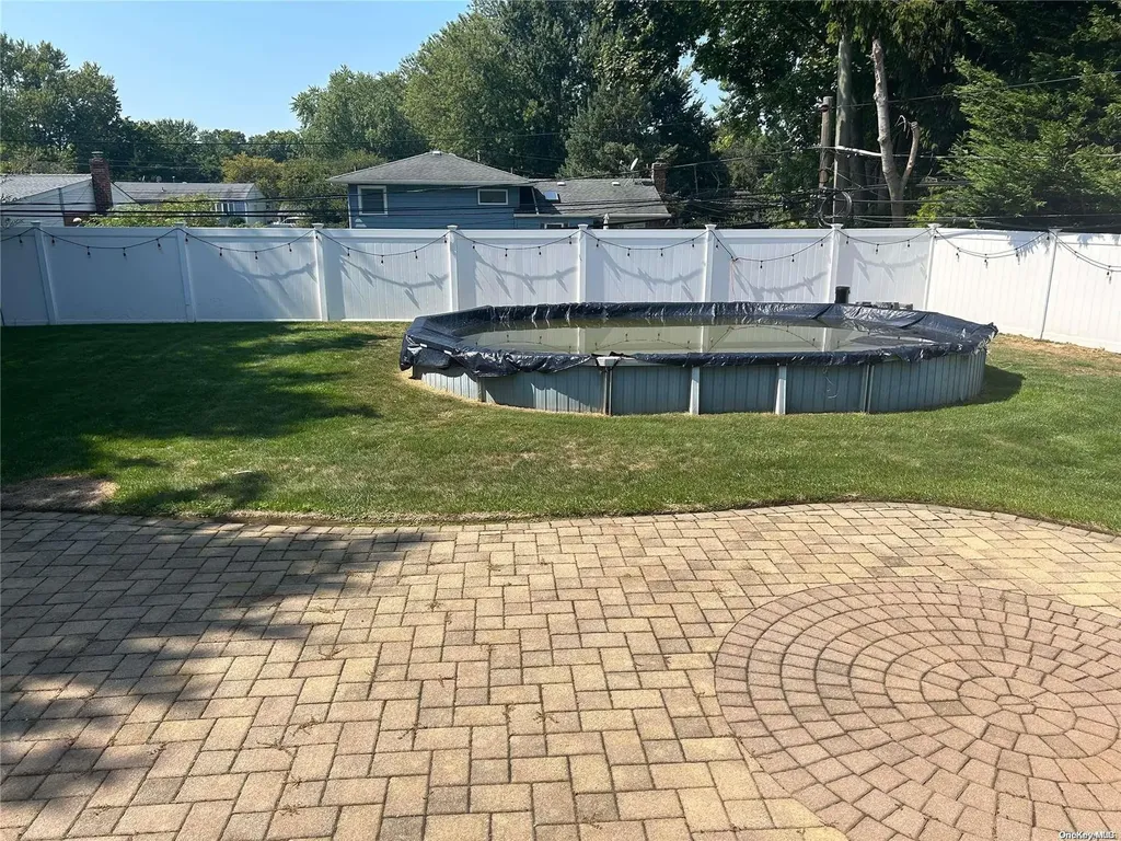 33 Hayrick Lane Commack NY 11725