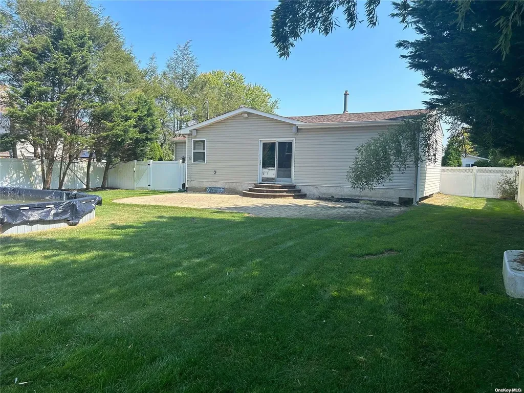 33 Hayrick Lane Commack NY 11725